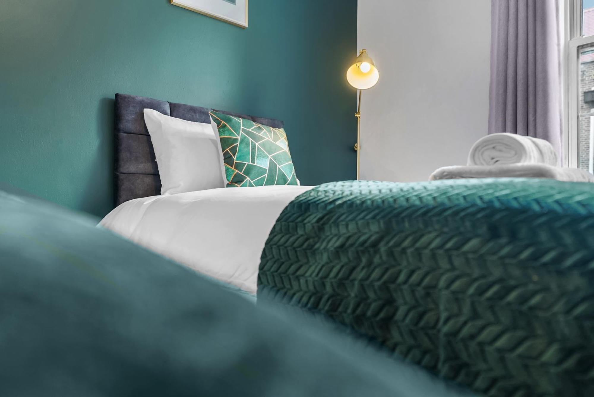 Chic 2 Bedroom Apartment Near Liverpool Street By Gold Stays Londres Exterior foto